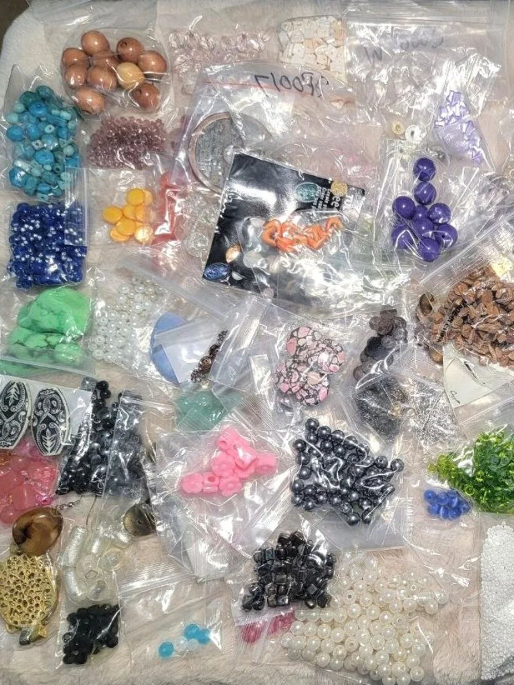 HUGE 4.11lb Destash Lot Jewelry Making Beads Findings Cabachons Various Mats #J